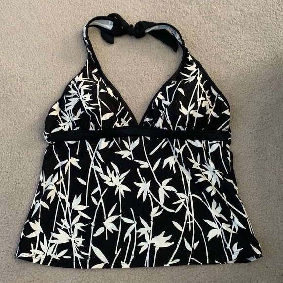 St. John’s Bay Black and White Halter Tankini - Picture 3 of 5